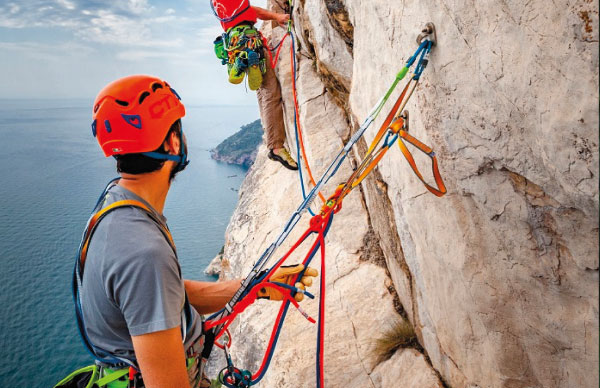 colletta-di-castelbianco-activities-climbing